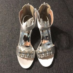New Silver Badgley Mischka Size: 4